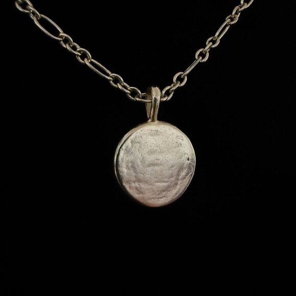 Kendra Scott Dira Gold-Plated Necklace Medallion Coin Textured Pendant Adjustabl - Picture 3 of 8